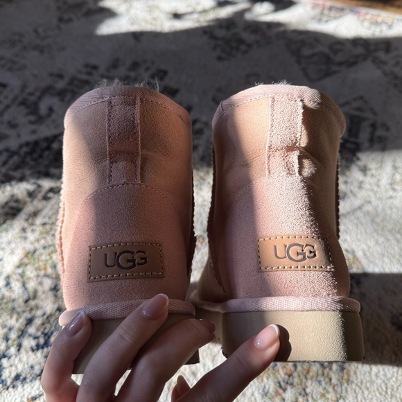 women’s light pink ugg mini boots - Picture 9 of 12